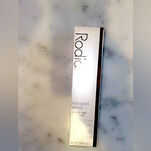 Rodial rose gold serum - Picture 2 of 3